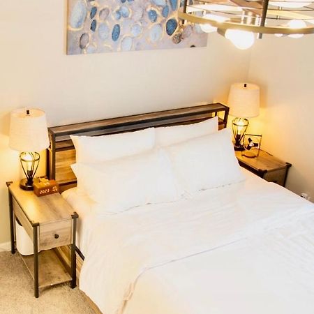 Hometel Premium Guest Suite W/ Private Entrance 伊普西兰蒂 外观 照片
