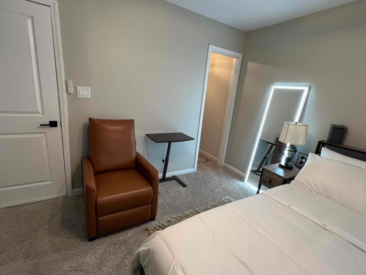 Hometel Premium Guest Suite W/ Private Entrance 伊普西兰蒂 外观 照片