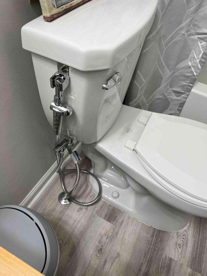 Hometel Premium Guest Suite W/ Private Entrance 伊普西兰蒂 外观 照片
