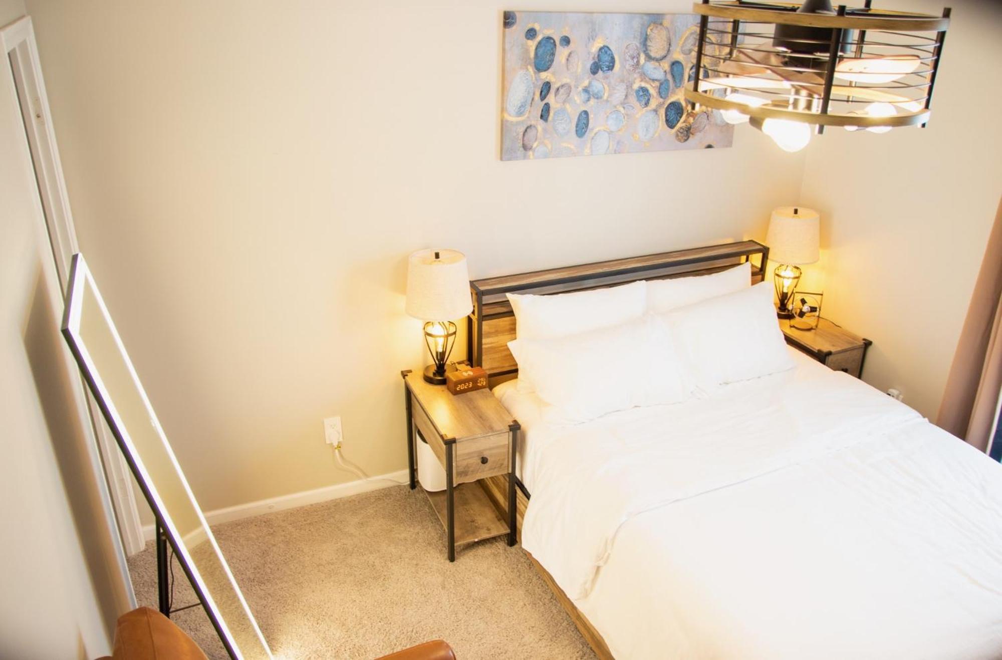 Hometel Premium Guest Suite W/ Private Entrance 伊普西兰蒂 外观 照片