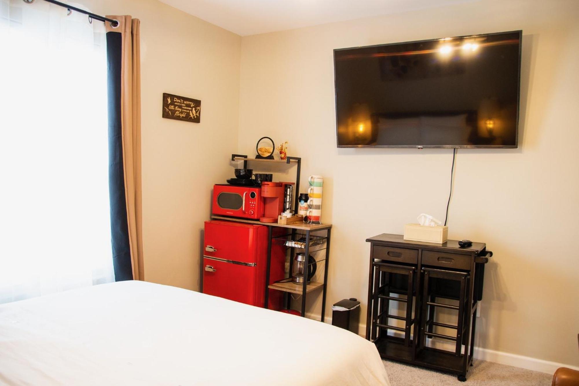 Hometel Premium Guest Suite W/ Private Entrance 伊普西兰蒂 外观 照片