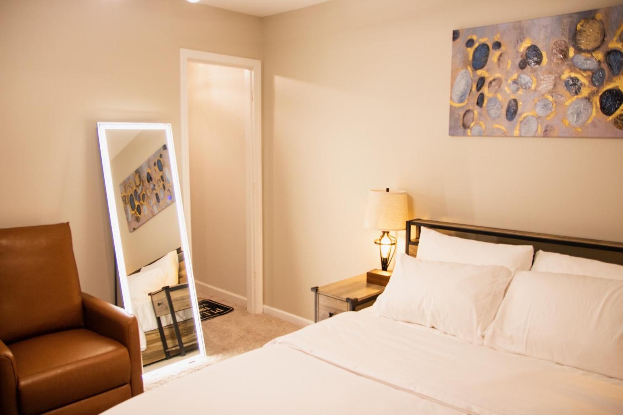 Hometel Premium Guest Suite W/ Private Entrance 伊普西兰蒂 外观 照片